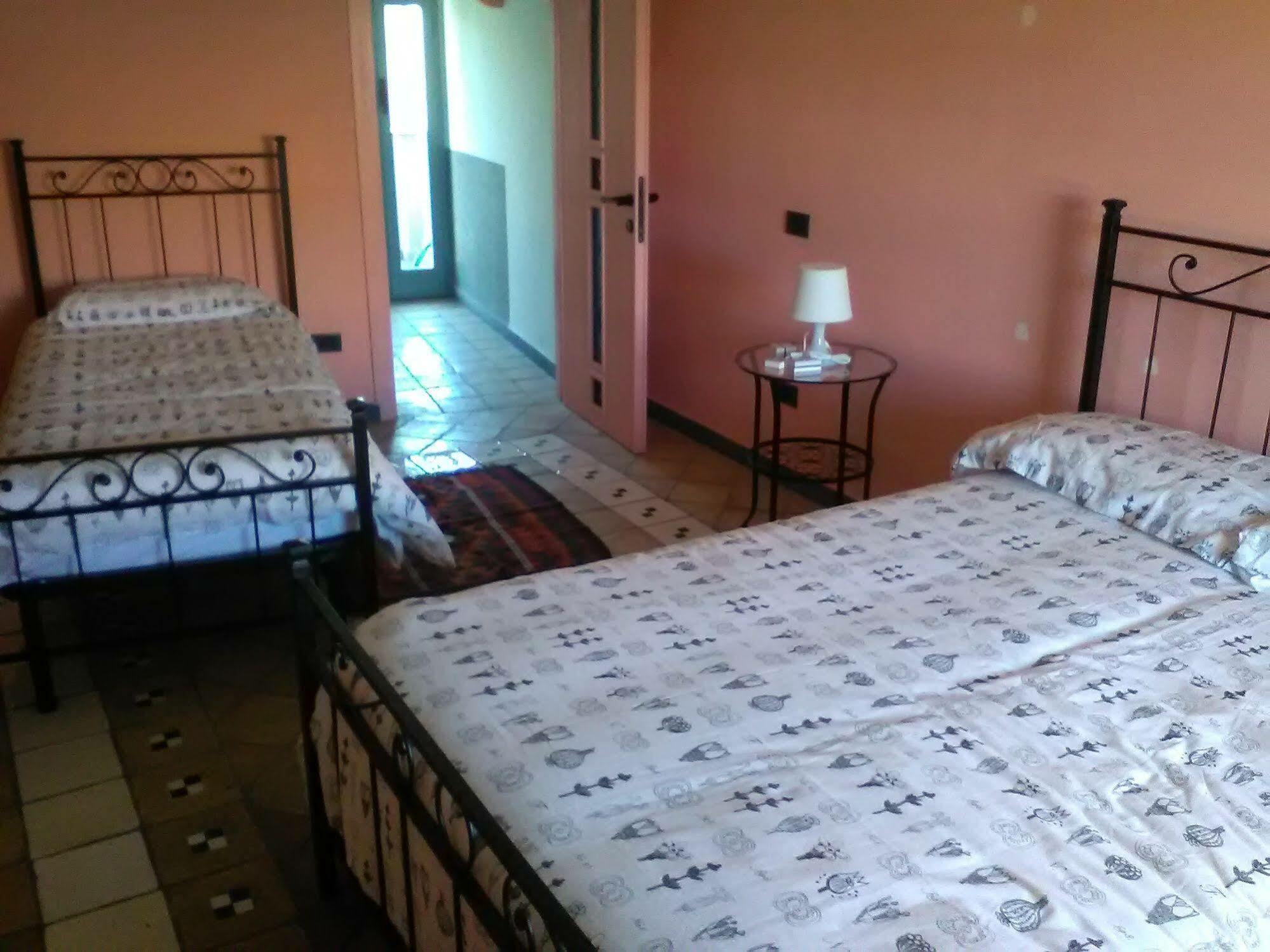 Marieta Rooms Сарцана Екстериор снимка